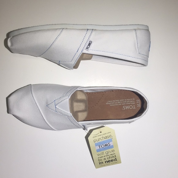Toms Other - NWT. Toms Classic White Canvas (men size 1…